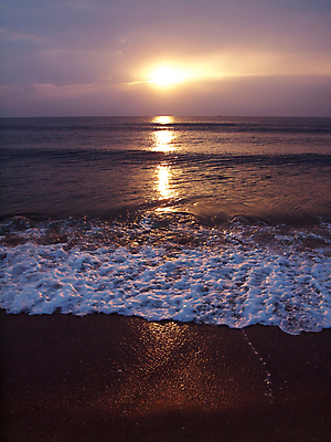 포토 JPG 해외이미지 구름 모래 파도 바다 여행 백그라운드 오렌지 태국 자연 벽지 하늘 날씨 추상 휴가 휴식 풍경 해변 사람없음 물 여름 빛 컬러풀 태양 평화 일출 일몰 새벽 거품 장면 수평선 해외202004 해외포토 자연요소 계절 아시아 컬러 컨셉 무늬 과일 노을 생태계 파일형식 이미지허브