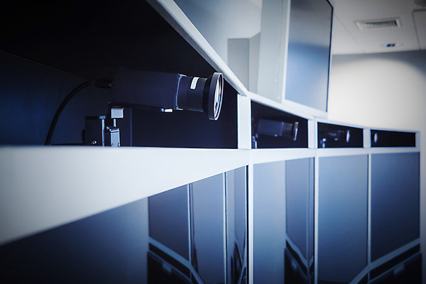 포토 JPG 해외이미지 길 백그라운드 회사 비즈니스 통신 회의 기술 사람없음 스마트폰 카메라 디지털 스크린 회색 반지 비즈니스맨 원형 연결 전화기 수화기 준비 부름 창살 다이얼 목소리 패드 소통 대칭 키패드 해외202004 해외포토 도형 남자 컬러 컨셉 장신구 모션 전자제품 핸드폰 스마트기기 직장인 파일형식 이미지허브