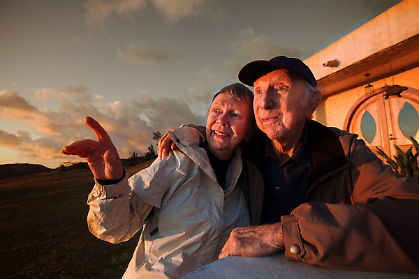 포토 JPG 해외이미지 커플 여자 할아버지 노년 남자 행복 할머니 결혼 2 남편 함께함 사랑 미소 사람 앉기 성인 야외 두명 우정 재킷 회색 시골 가리킴 아내 쌍 닫기 60대 은퇴 동료 옛날 조부모 해외202004 해외포토 감정 컬러 컨셉 가족 관계 모션 표정 손짓 이벤트 친구 외투 파일형식 이미지허브
