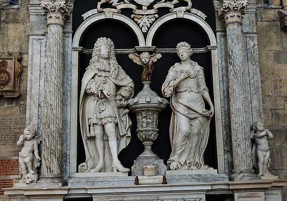 포토 JPG 해외이미지 사람없음 조각상 성당 교회 기념물 목각 해외202004 해외포토 종교건축 건물 조형물 파일형식 이미지허브