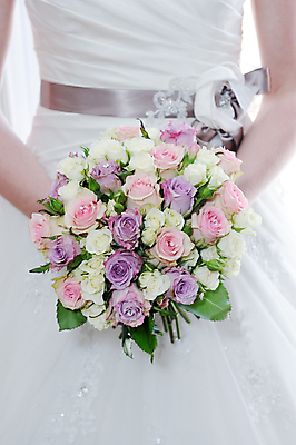 포토 JPG 해외이미지 전통 드레스 꽃잎 꽃 분홍색 꽃다발 결혼 꽃무늬 결혼식 사람없음 컬러풀 장미 유행 보라색 활발 흰색 잡기 우아함 다발 배열 묘사 해외202004 해외포토 식물 옷 컬러 컨셉 무늬 모션 이벤트 파일형식 이미지허브