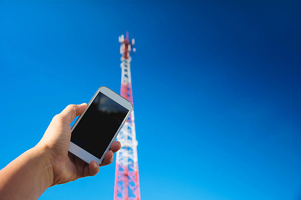 포토 JPG 해외이미지 접시 산업 백그라운드 인터넷 통신 하늘 안테나 사람없음 건물 파란색 스마트폰 글로벌 우주 탑 텔레비전 장비 인공위성 흰색 네트워크 전자레인지 연결 접속 무선전화기 전화기 라디오 전자 방송 돛대 송신기 셀룰러 해외202004 해외포토 식기 건축물 컬러 전자제품 핸드폰 스마트기기 가전제품 레인지 파일형식 이미지허브