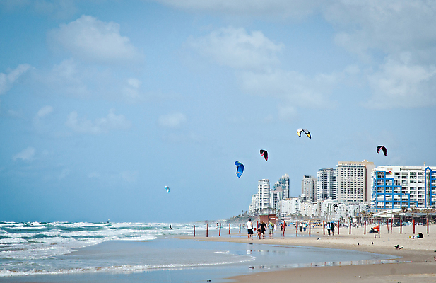 포토 JPG 해외이미지 스포츠 파도 바다 여행 날개 하늘 바람 휴가 항해 사람없음 물 여름 파란색 햇빛 태양 여행객 윈드서핑 도시 주름 서핑 중앙 지중해 연 스카이라인 이스라엘 해외202004 해외포토 자연요소 계절 컬러 배_교통 날씨 사람 놀이용품 수상스포츠 서아시아 파일형식 이미지허브