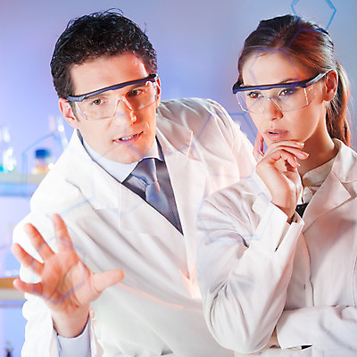 포토 JPG 해외이미지 응시 남자 실험 사람 상반신 성인 두명 앞모습 센터 실험실 연구원 공식 성인만 해외202004 해외포토 직업 시선 뷰포인트 파일형식 이미지허브