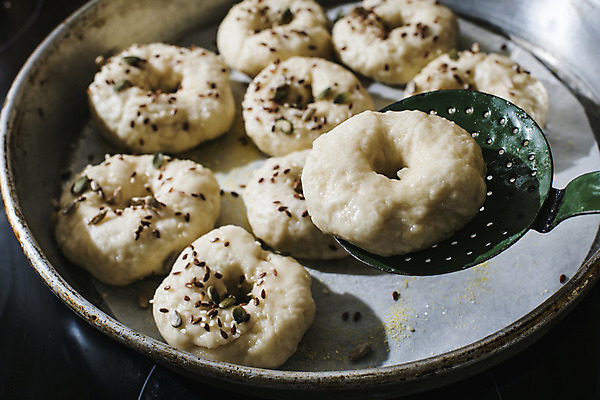 포토 JPG 해외이미지 전통 음식 백그라운드 다이어트 탁자 건강 요리 씨앗 사람없음 목재 갈색 주방 빵집 흰색 신선 원형 맛 아침식사 낟알 밀 굽기 먹기 반죽 밀가루 깨 베이글 모음 번 페스츄리 핸드메이드 해외202004 해외포토 도형 나무 식물 빵 컬러 가구 컨셉 식재료 재료 모션 곡류 상점 식사 조미료 가루 구이 파일형식 이미지허브