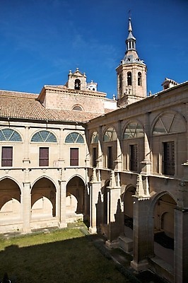 포토 JPG 해외이미지 유럽 종교 벽 여행 십자가 건축양식 창문 난간 휴가 미술 사람없음 장식 초록색 파란색 갈색 성당 교회 탑 발코니 기둥 사찰 복도 스페인 클래식 아치 신성 수도원 종탑 목각 천연기념물 해외202004 해외포토 건축물 건축 나라 컬러 컨셉 종교건축 문화예술 건물 파일형식 이미지허브