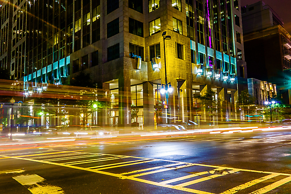 포토 JPG 해외이미지 도로 건축양식 아침 거리 사람없음 건물 파란색 일출 고층빌딩 도심 속도 뿌연 사방 전후 해외202004 해외포토 주간 건축물 건축 길 컬러 교통시설 빌딩 노을 도시 비교 파일형식 이미지허브