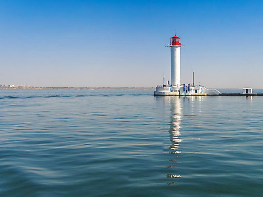 포토 JPG 해외이미지 구름 유럽 바다 여행 건축양식 자연 갈매기 하늘 날씨 등대 항해 파노라마 사람없음 야외 건물 빨간색 물 여름 빛 항구 흰색 만 신호등 방파제 대문 함선 포트 네비게이션 루트 방법 옛날 우크라이나 해외202004 해외포토 자연요소 건축물 계절 공공시설 건축 나라 컬러 배_교통 교통시설 조류 촬영기법 문 생태계 파일형식 이미지허브