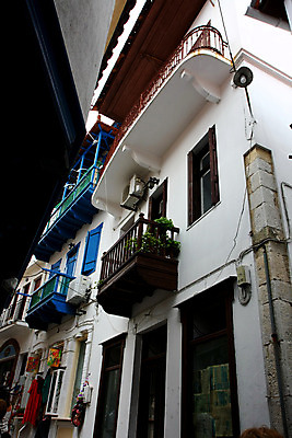 포토 JPG 해외이미지 문화 여행 건축양식 주택 협상 사람없음 파란색 흰색 중세 역사 지중해 타운 그리스인 스타일 해외202004 튀르키예 해외포토 서양인 건축 아시아 바다 컬러 비즈니스 건물 도시 파일형식 이미지허브