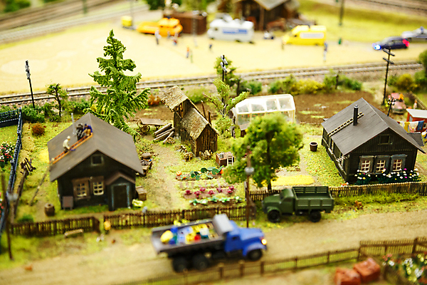 포토 JPG 해외이미지 교통시설 자동차 사람없음 장난감 농장 미니어처 기차 도시 역 교차로 오브젝트 선로 해외202004 해외포토 길 육상교통 교통 농업 대중교통 모형 시설 파일형식 이미지허브