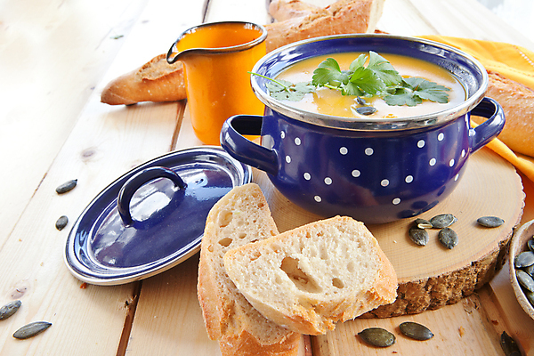 포토 JPG 해외이미지 음식 빵 채소 호박 따뜻함 파슬리 요리 사람없음 목재 장식 컵 컬러풀 노란색 식사 할로윈 수확 가을 시골 신선 사발 수프 냄비 바게트 허브 크림 레시피 추수감사절 입가심 핸드메이드 카피스페이스 해외202004 해외포토 나무 식물 식기 계절 기독교 컬러 농업 재료 공백 사기그릇 솥 파일형식 이미지허브