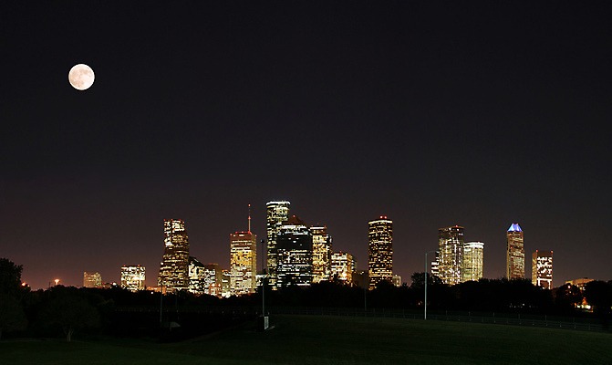 포토 JPG 해외이미지 산업 비즈니스 건축양식 성공 전등 파노라마 사람없음 건물 금융 도시풍경 사무실 탑 고층빌딩 어둠 달 도시 업무 센터 도심 전철 야간 저녁 큼 지역 타운 스카이라인 텍사스 해외202004 해외포토 자연요소 건축물 건축 육상교통 컨셉 조명 대중교통 촬영기법 풍경 빌딩 경제 미국 작업 밤 크기 파일형식 이미지허브