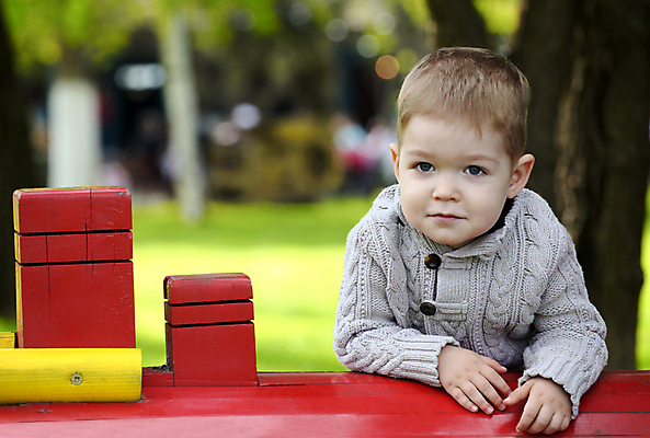 포토 JPG 해외이미지 백인 1 라이프스타일 공원 행복 감정 얼굴 어린이 포즈 장난 자연 놀이 한명 미소 사람 앉기 소년 야외 초록색 장난감 봄 유치원 기쁨 흰색 표현 달콤 놀이터 스웨터 양모 걸음마 해외202004 해외포토 서양인 계절 공공시설 교육 남자 컬러 상의 모션 표정 생활 신체부위 직물 맛 생태계 파일형식 이미지허브