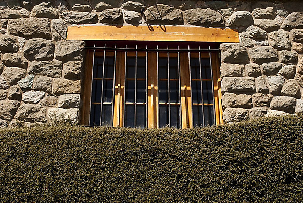 포토 JPG 해외이미지 식물 외관 건축양식 창문 주택 사람없음 건물 목재 빛 맑음 묘사 구성 해외202004 해외포토 나무 건축물 건축 재료 날씨 파일형식 이미지허브