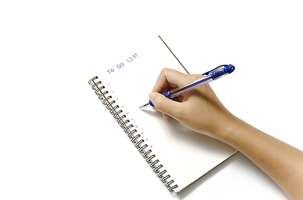 포토 JPG 해외이미지 손 실내 들기 신체부위 펜 기록 잡기 계획 스프링노트 해외202004 투두리스트 해외포토 컨셉 모션 사람 내부 필기구 공책 리스트 파일형식 이미지허브