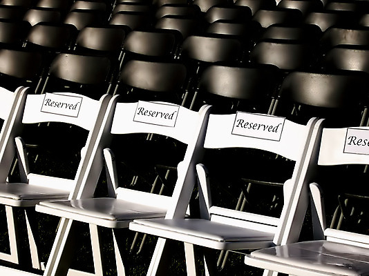 포토 JPG 해외이미지 공원 선 가구 밭 의자 앉기 이벤트 사람없음 검은색 공백 회색 흰색 기둥 플라스틱 배열 버리기 손목시계 오브젝트 클럽 통로 일반 예약 벌거벗은 줄서기 많음 해외202004 해외포토 공공시설 건축 시계 컬러 생활용품 컨셉 농업 장신구 모션 재질 파일형식 이미지허브