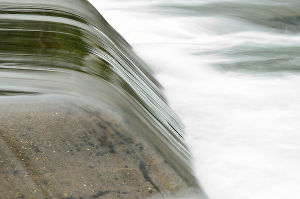 포토 JPG 해외이미지 백그라운드 잎 모션 자연 휴식 전등 풍경 사람없음 목재 초록색 물 강 활발 폭포 젖음 흐름 슬픔 가을 흰색 신선 개울 매끈함 숲 큼 시원함 순수 즐거움 장노출 천국 내추럴 콘크리트 해외202004 해외포토 자연요소 나무 식물 계절 감정 컬러 컨셉 재료 조명 촬영기법 감각 크기 생태계 파일형식 이미지허브