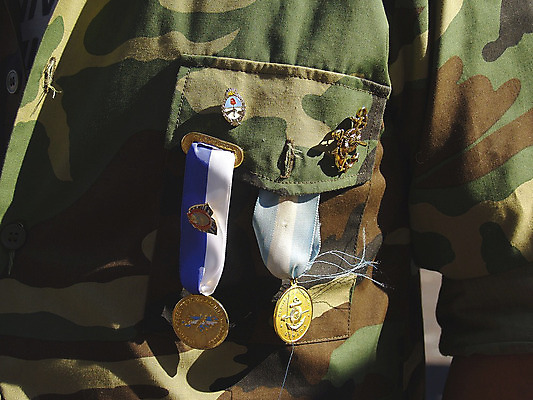 포토 JPG 해외이미지 옷 사람없음 장식 힘 메달 보안 해군 병정 기관 해외202004 해외포토 군대 안전 상_상패 파일형식 이미지허브