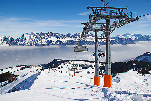 포토 JPG 해외이미지 계절 유럽 스포츠 여행 겨울 자연 하늘 휴가 스키 휴식 산 파노라마 풍경 경사 사람없음 야외 파란색 평화 냉동 얼음 침묵 추위 흰색 스노우보드 가루 고도 스위스 휴양지 알프스 선로 절정 눈내림 해외202004 해외포토 자연요소 나라 컬러 컨셉 겨울스포츠 눈_날씨 촬영기법 소리 장소 보드_스포츠 생태계 파일형식 이미지허브