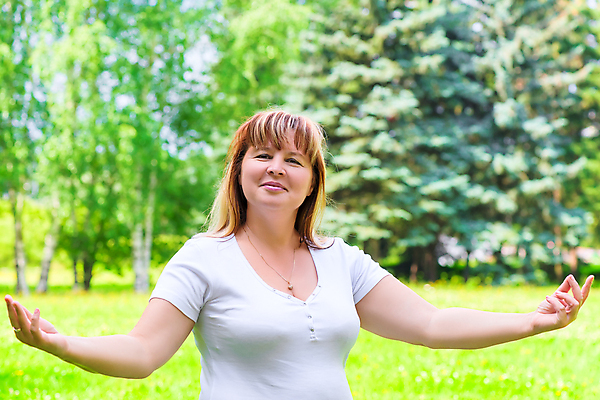포토 JPG 해외이미지 나무 백인 1 라이프스타일 응시 공원 여자 노년 행복 감정 얼굴 자연 휴식 한명 사람 인종 성인 야외 가로 초록색 햇빛 머리 카메라 우주 맑음 자유 은퇴 긍정 삼림지대 유일 해외202004 해외포토 서양인 식물 시선 공공시설 컬러 컨셉 날씨 생활 신체부위 전자제품 태양 숲 생태계 파일형식 이미지허브