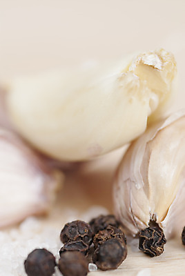 포토 JPG 해외이미지 음식 잎 채소 재료 전구 매달리기 건강 마늘 요리 사람없음 목재 약 주방 흰색 신선 만 양념 그룹 맛 약초 다발 묶기 허브 향신료 보따리 날것 아로마 향 후추 내추럴 해외202004 해외포토 나무 식물 컬러 컨셉 의학 모션 풀_식물 향미료 파일형식 이미지허브