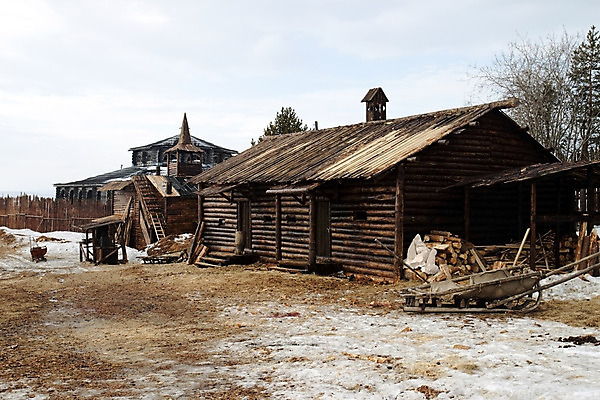 포토 JPG 해외이미지 전통 외관 겨울 건축양식 창문 가정 하늘 지붕 낚시 주택 그림자 풍경 사람없음 야외 건물 목재 파란색 울타리 태양 마을 시골 고독 농부 저녁 작음 박물관 복고 통나무 썰매 면도 밀짚 외양간 다진 수목 옛날 해외202004 해외포토 자연요소 나무 직업 건축물 계절 건축 감정 컬러 재료 모션 레저 담장 짚 야간 크기 파일형식 이미지허브