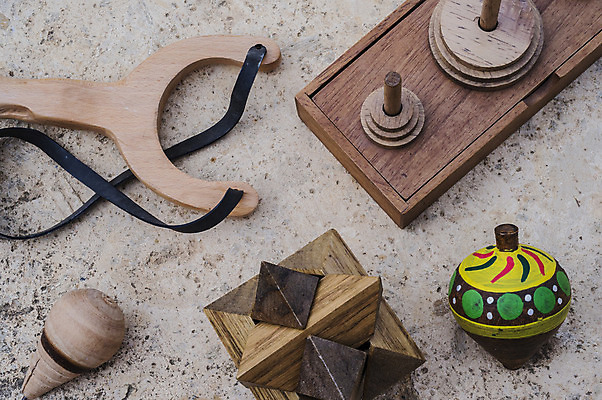 포토 JPG 해외이미지 어린이 모션 놀이 사람없음 장난감 수확 골동품 게임 반지 정상 복고 고립 옛날 해외202004 해외포토 농업 장신구 사람 파일형식 이미지허브