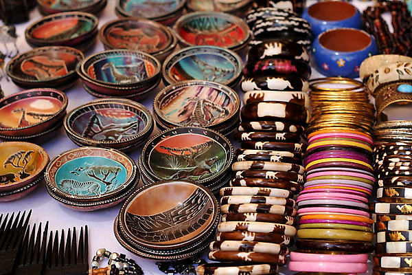 포토 JPG 해외이미지 전통 문화 장신구 팔찌 아프리카 미술 사람없음 장식 컬러풀 상점 반지 사발 시장 보석 오브젝트 이국적 해외202004 해외포토 나라 컬러 문화예술 사기그릇 광석 파일형식 이미지허브