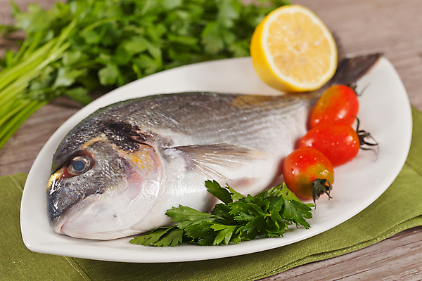 포토 JPG 해외이미지 접시 토마토 파슬리 사람없음 레몬 날것 도미 해외202004 해외포토 식기 채소 과일 어류 파일형식 이미지허브