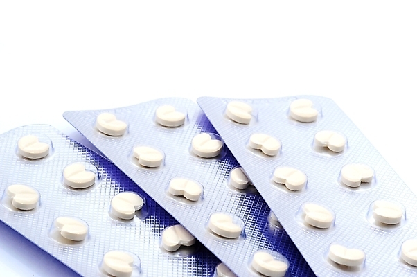 포토 JPG 해외이미지 백그라운드 건강 병원 사람없음 빨간색 컬러풀 알약 약 고통 흰색 그룹 질병 약국 처방 팩 패키지 중독 조제 고립 마약 항생제 해외202004 해외포토 감정 컬러 의학 화장품 만들기 파일형식 이미지허브