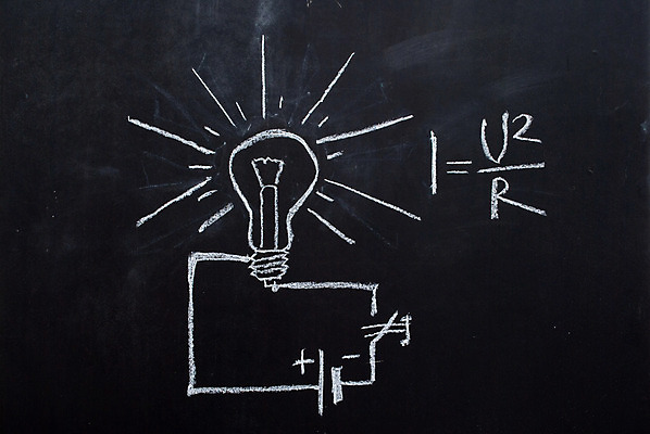 포토 JPG 해외이미지 디자인 백그라운드 컨셉 패턴 전구 성공 추상 아이디어 창조 사람없음 야외 그래픽 빛 검은색 칠판 힘 에너지 심볼 사인 분필 해결 혁명 지능 해외202004 해외포토 컬러 무늬 초크 파일형식 이미지허브