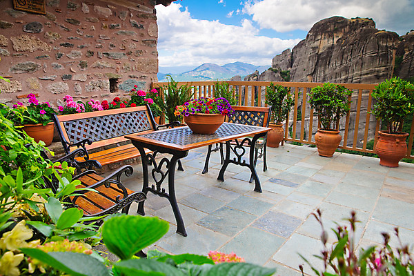 포토 JPG 해외이미지 식물 외관 응시 벽 곡선 의자 창문 하늘 지붕 산 실내 풍경 사람없음 야외 내부 목재 장식 교회 발코니 바위 기둥 화려 역사 투표 그리스 묘사 천장 아치 수도원 그리스인 메테오라 해외202004 해외포토 서양인 나무 시선 건축 유럽 선 가구 컨셉 재료 종교건축 건물 세계문화유산 돌_바위 선거 파일형식 이미지허브