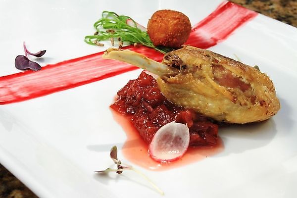 포토 JPG 해외이미지 그릇 음식 오리 요리 사람없음 식당 식사 저녁식사 체리 굽기 느림 프랑스어 점심식사 해외202004 해외포토 문자 식기 과일 조류 상점 구이 파일형식 이미지허브