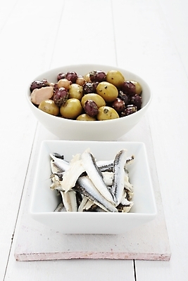 포토 JPG 해외이미지 접시 음식 토마토 채소 건강 사람없음 초록색 검은색 이탈리아 선택 애피타이저 대륙 올리브 프랑스어 스페인어 아티초크 타파스 해외202004 해외포토 문자 식기 열매 유럽 컬러 컨셉 파일형식 이미지허브