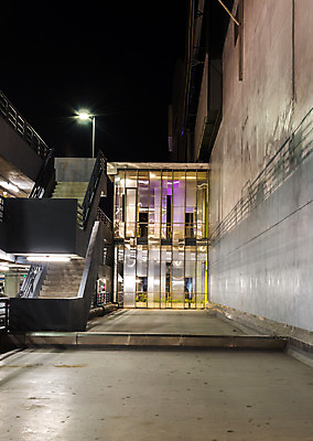 포토 JPG 해외이미지 공원 선 백그라운드 패턴 자동차 조명 사람 사람없음 우주 검은색 공백 회색 흰색 기둥 도시 만 주차 쇼핑몰 심볼 지하 제비 줄서기 콘크리트 해외202004 해외포토 공공시설 건축 육상교통 컬러 무늬 모션 조류 파일형식 이미지허브