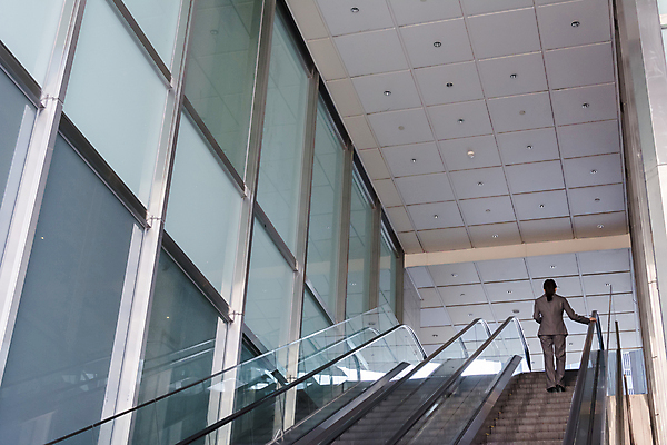 포토 JPG 해외이미지 주간 1 응시 여자 아시아 이동 비즈니스 건축양식 교통시설 모션 미래 한국 한명 동양인 야외 건물 우주 계단 일본 중국 도시 업무 비즈니스우먼 도심 엘리베이터 대만 싱글 리프트 에스컬레이터 동쪽 단계 방법 철강 카피스페이스 해외202004 해외포토 자연요소 건축물 시선 건축 나라 교통 컨셉 사람 인종 공백 작업 직장인 방향 시설 파일형식 이미지허브