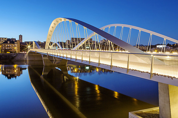 포토 JPG 해외이미지 건축양식 사람없음 물 강 도시풍경 반사 프랑스 도시 야간 땅 장면 건너기 리옹 해외202004 해외포토 자연요소 건축 유럽 모션 풍경 파일형식 이미지허브