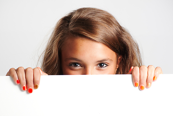 포토 JPG 해외이미지 여자 손가락 한명 10대 화이트보드 숨기 해외202004 해외포토 1 손 모션 청소년 사람 파일형식 이미지허브