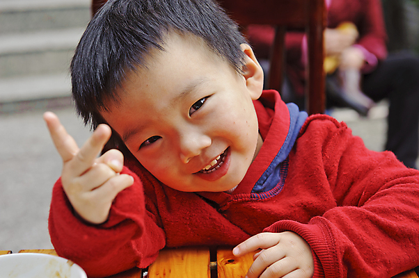 포토 JPG 해외이미지 남자 행복 아들 어린이 장난 가족 놀이 건강 한명 웃음 사람 동양인 소년 중국 기쁨 성장 게임 자녀 아기 달콤 작음 쉬는시간 결백 해외202004 해외포토 1 감정 아시아 관계 휴식 표정 인종 맛 크기 파일형식 이미지허브