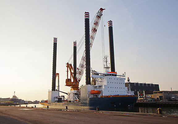 포토 JPG 해외이미지 산업 바다 비즈니스 교통시설 사람없음 금속 항구 화물 보트 상품 큼 화물선 기중기 무역 리프트 포트 무거움 로딩 철강 세관 해외202004 해외포토 교통 배_교통 재질 운송업 중장비 무게 크기 시설 파일형식 관세청 이미지허브