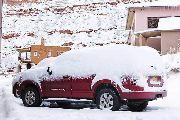 포토 JPG 해외이미지 외관 교통수단 북아메리카 겨울 교통시설 자동차 사람없음 야외 미국 추위 위험 서리 애리조나 눈내림 해외202004 해외포토 계절 육상교통 교통 컨셉 눈_날씨 아메리카 시설 파일형식 이미지허브