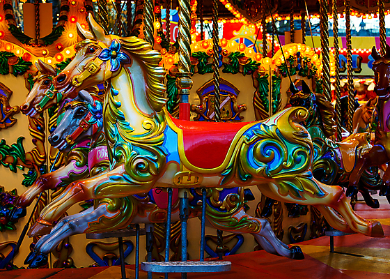 포토 JPG 해외이미지 주간 행복 휴식 사람없음 야외 맑음 놀이공원 주말 회전목마 해외202004 해외포토 자연요소 감정 컨셉 날씨 테마파크 놀이기구 파일형식 이미지허브