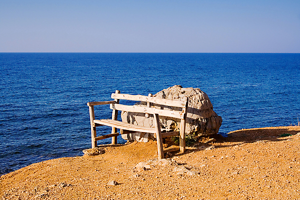 포토 JPG 해외이미지 바다 여행 벤치 의자 자연 하늘 휴가 휴식 파노라마 앉기 풍경 사람없음 야외 목재 물 여름 파란색 평화 바위 고독 버리기 장면 혼자 수평선 해외202004 해외포토 자연요소 나무 계절 감정 컬러 가구 컨셉 재료 모션 촬영기법 돌_바위 생태계 파일형식 이미지허브
