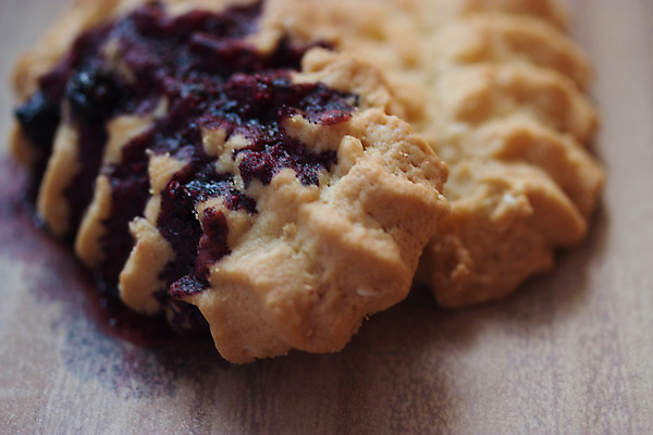 포토 JPG 해외이미지 열매 음식 분홍색 다이어트 과일 탁자 딸기 디저트 사람없음 목재 빨간색 노란색 쌓기 쿠키 케이크 식사 신선 체리 그룹 달콤 잼 굽기 가득함 블루베리 산딸기 젤리 마멀레이드 페스츄리 핸드메이드 해외202004 해외포토 나무 식물 빵 컬러 가구 재료 모션 건강 소스_음식 맛 구이 파일형식 이미지허브