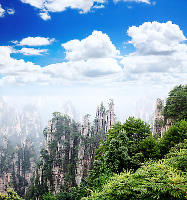 포토 JPG 해외이미지 나무 구름 공원 자연 하늘 산 풍경 사람없음 초록색 중국 절벽 폭포 안개 기둥 언덕 날카로움 뿌연 전국 해외202004 해외포토 자연요소 식물 공공시설 건축 아시아 컬러 날씨 생태계 파일형식 이미지허브