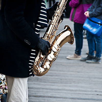 포토 JPG 해외이미지 유럽 음악 거리 사랑 미술 사람 성인 사람없음 야외 음악가 프랑스 기구 도시 역사 색소폰 재즈 플레이어 파리(프랑스) 해외202004 해외포토 직업 감정 나라 문화예술 목관악기 파일형식 이미지허브