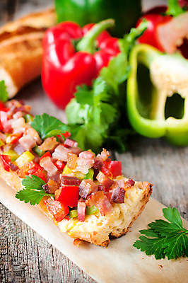 포토 JPG 해외이미지 커플 종이 빵 조각 채소 파프리카 패스트푸드 파슬리 샌드위치 육류 돼지고기 요리 사람없음 빨간색 초록색 컬러풀 식당 카페 샐러드 신선 맛 정크푸드 바게트 큼 잠수함 굽기 배고픔 크림 햄 슬라이스 깨 베이컨 후추 버터 프랑스어 폭식 전문 핸드메이드 후보 해외202004 해외포토 문자 음식 컬러 컨셉 식재료 관계 상점 조미료 인스턴트 크기 구이 향신료 파일형식 이미지허브