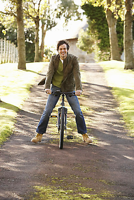 포토 JPG 해외이미지 백인 계절 공원 남자 행복 털 건강 한명 미소 사람 20대 야외 캐주얼 세로 자전거 재킷 가을 시골 밀기 승차 순환 사이클링 양모 산악자전거 캡모자 해외202004 해외포토 서양인 모자_잡화 1 옷 공공시설 감정 모션 표정 청년 바이크 외투 직물 육상스포츠 파일형식 이미지허브