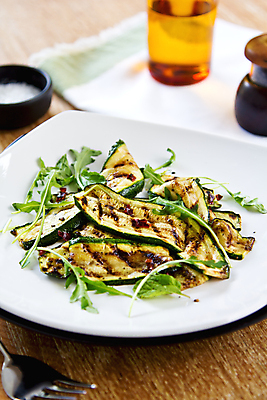 포토 JPG 해외이미지 음식 조각 채소 고추 건조 건강 요리 사람없음 초록색 여름 식사 샐러드 로켓 그릴 민트 칼로리 스쿼시 내추럴 루꼴라 입가심 주키니 주키니호박 채식주의자 해외202004 해외포토 계절 스포츠 컬러 주방용품 구기 허브 채식 파일형식 이미지허브