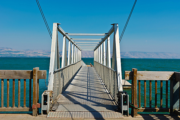 포토 JPG 해외이미지 아시아 호수 중동 자연 하늘 휴가 산 풍경 사람없음 야외 목재 물 여름 햇빛 금속 항구 봄 안개 시골 저수지 만 언덕 포트 이스라엘 팔레스타인 해외202004 해외포토 자연요소 나무 계절 나라 재료 교통시설 재질 날씨 태양 생태계 서아시아 파일형식 이미지허브